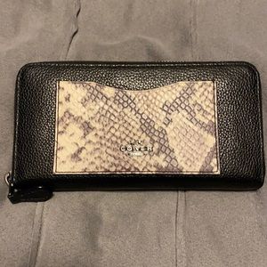 Coach wallet black with snakeskin
